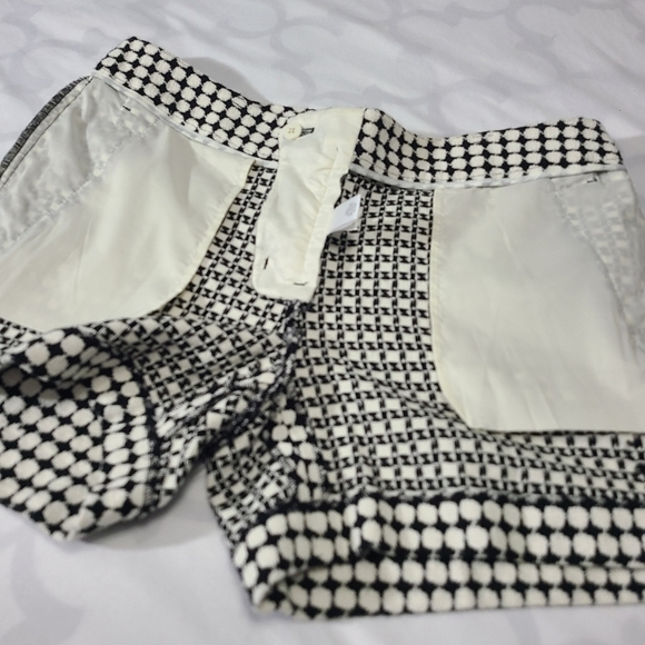 Banana Republic Women's Black and White Shorts NWT Size 8 - Picture 9 of 13